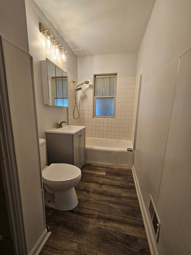 Building Photo - 512 W 49th Ave
