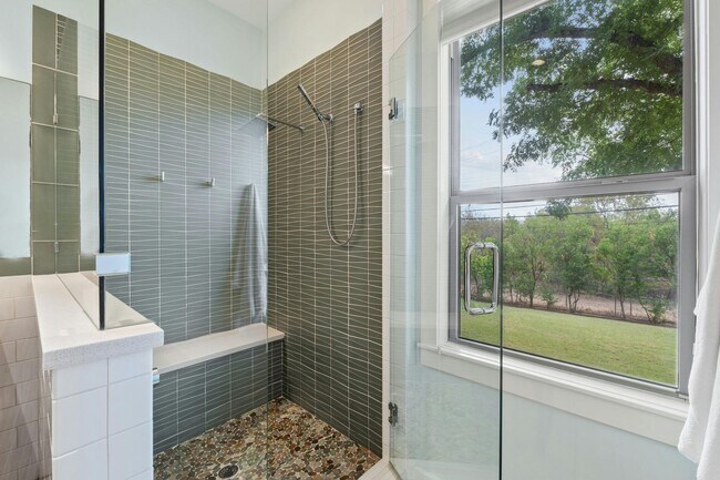 Building Photo - Beautiful 4-Bed Home in Highland Park West...