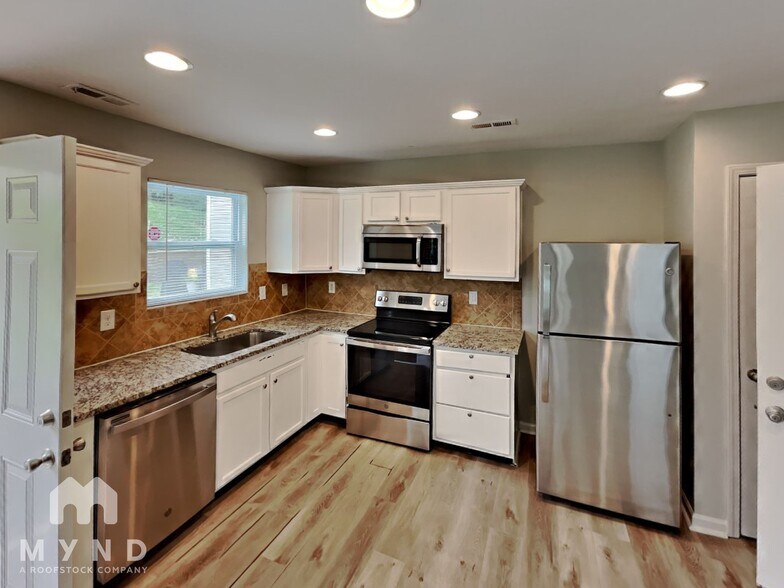Building Photo - 6108 Fazenda Drive