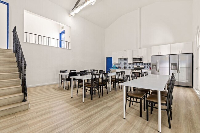 Building Photo - 832 Hilgard Ave