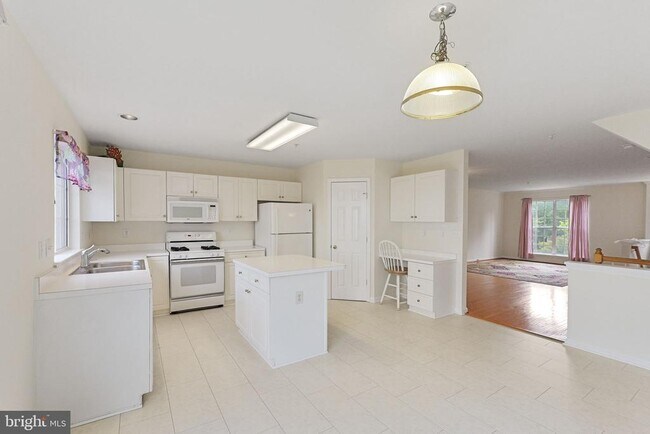 Building Photo - 2209 Bear Valley Terrace