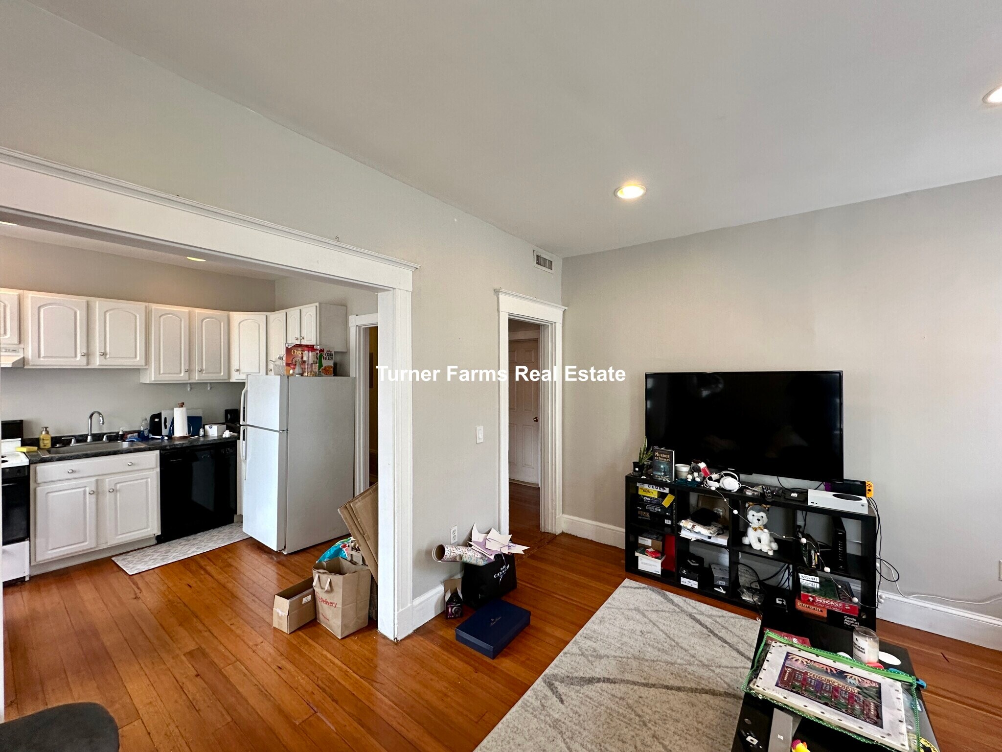 Building Photo - 146 Smith St