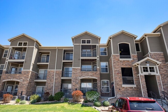 Building Photo - Top Floor Condo, Panoramic Mountain Views!