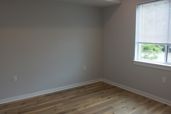 Building Photo - 409 Budd St