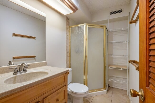 Building Photo - Furnished 1 Bed 1 Bath Condo. Includes Electric, Water, Sewer & Gas. Ample unassigned parking.