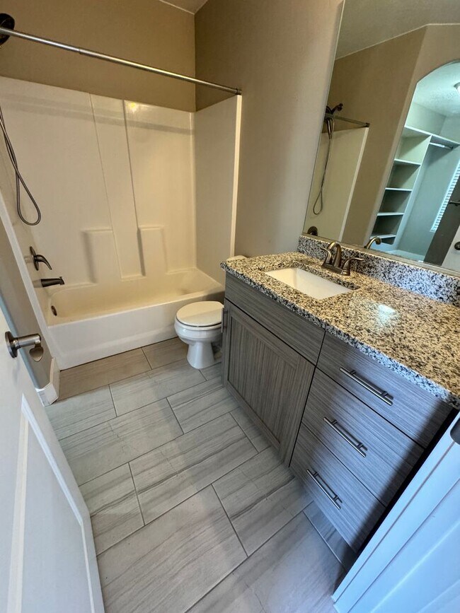 Building Photo - Desert Hills Townhome