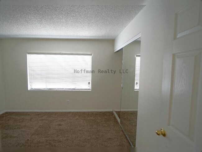 Building Photo - 2-Bed, 2-Bath Condo in Meadowood Community Temple Terrace
