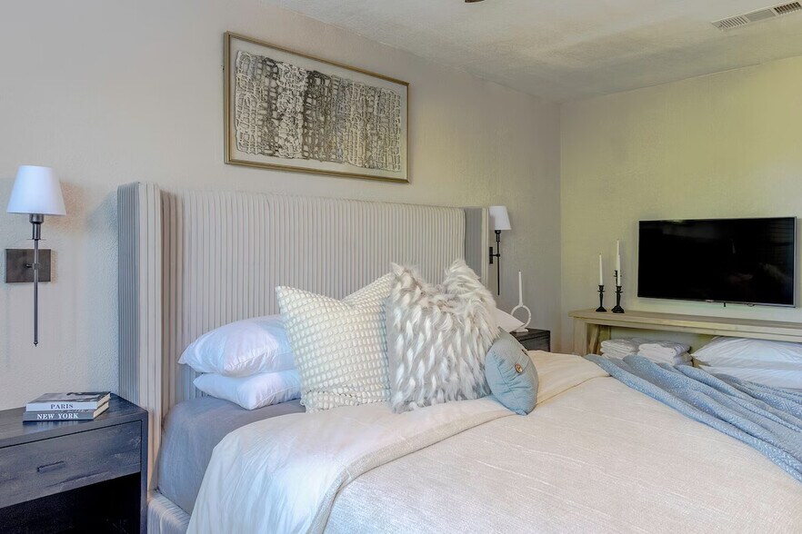 Building Photo - 911 Rockwall St