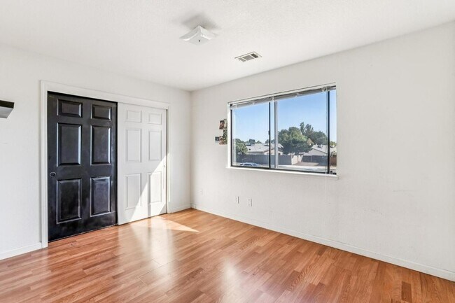 Building Photo - 2410 Lincoln Blvd