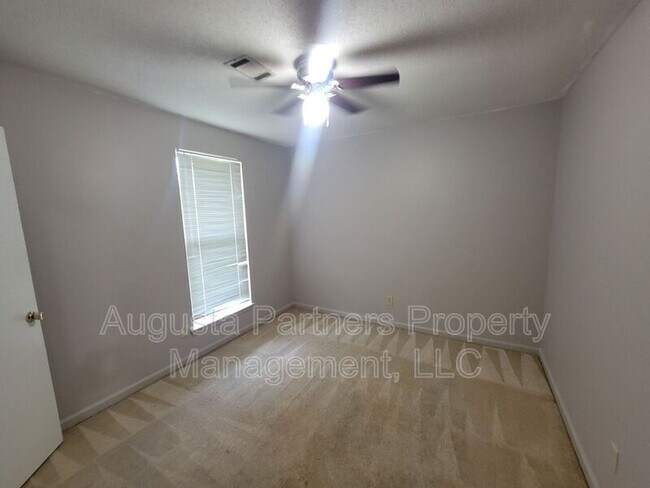 Building Photo - 3737 Woodcock Dr