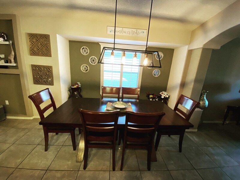 Building Photo - 10053 Paloma Dr