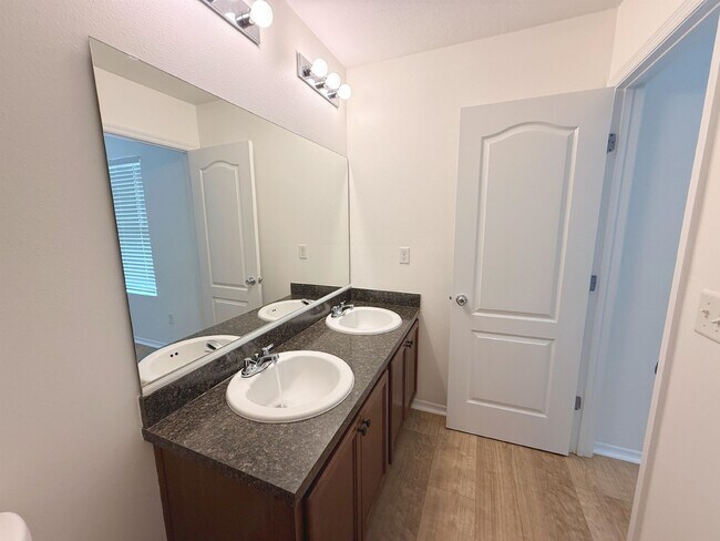 Building Photo - 728 Cabernet Pl