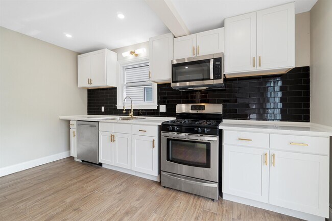 Building Photo - 24 Fremont St