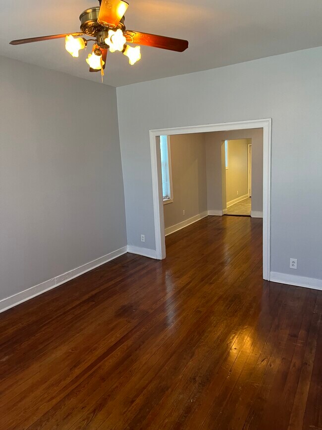 Building Photo - 220 N Bench St