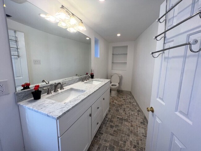 Building Photo - Beautiful Landale 4 Bedroom Single with 2 car garage for rent $3,650/month