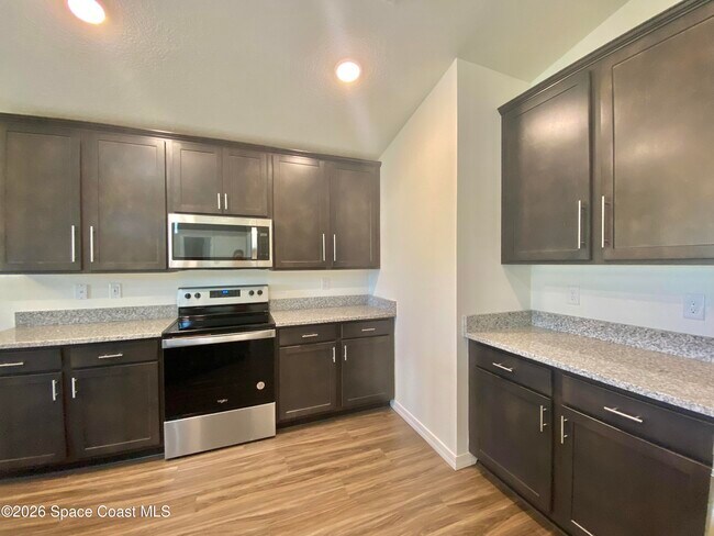 Building Photo - 1210 Dania Cir