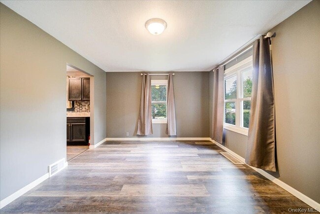 Building Photo - 351 US-209