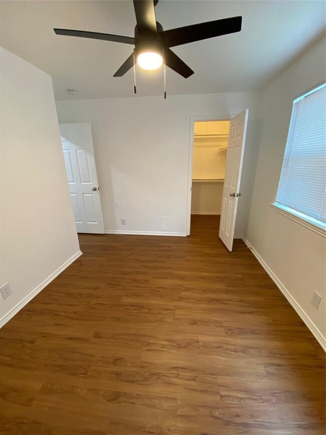 Building Photo - 1304 Conway Dr