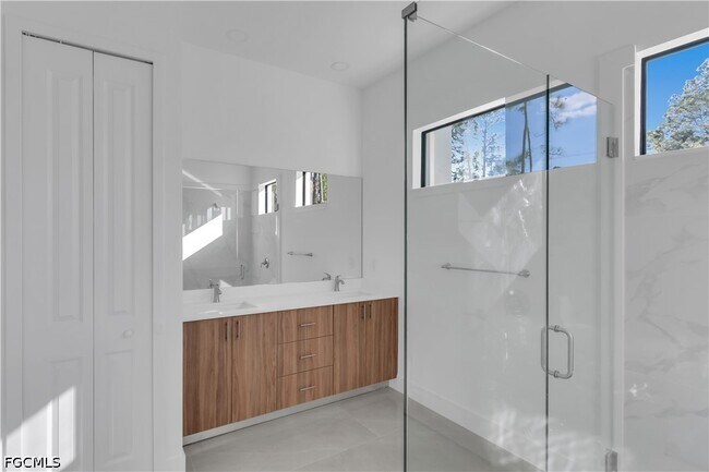 Building Photo - 3211 41st St W