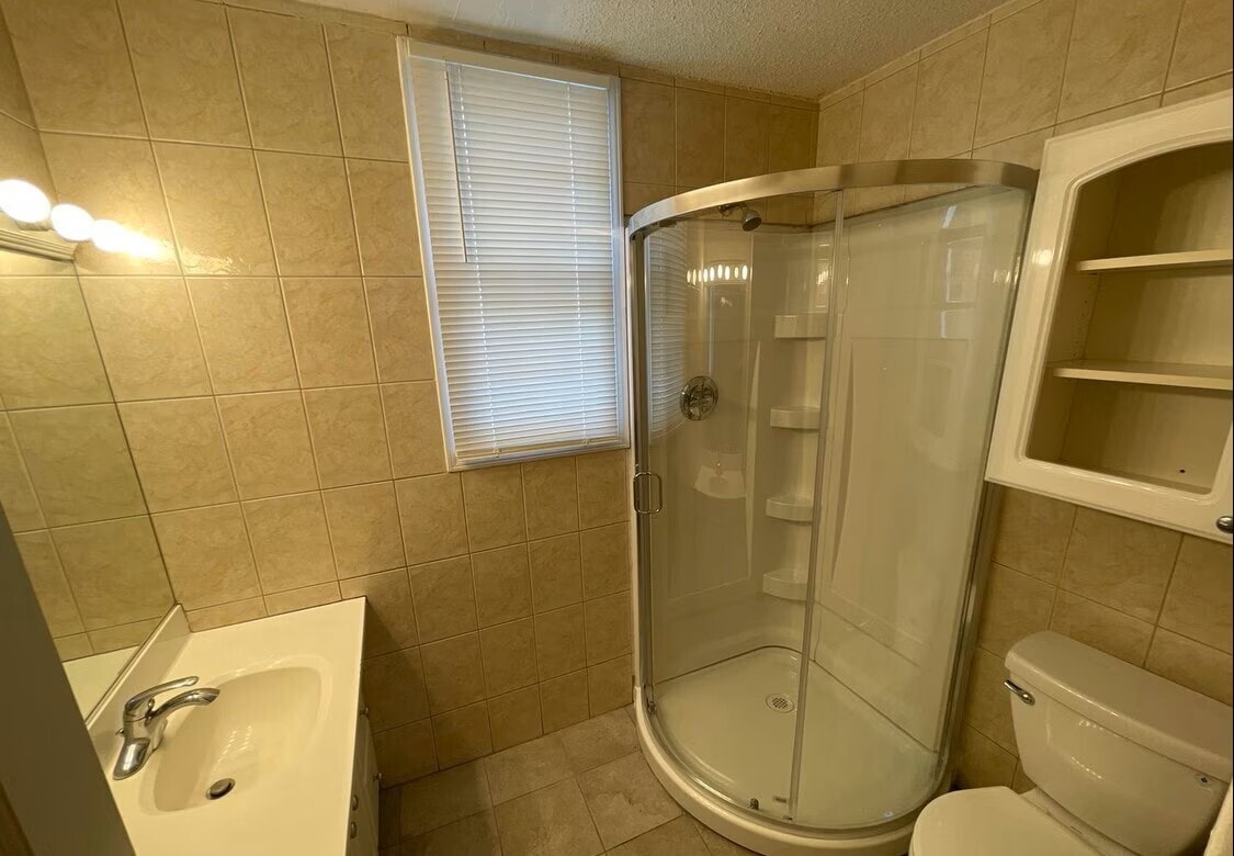 Building Photo - 1121 7th St SE