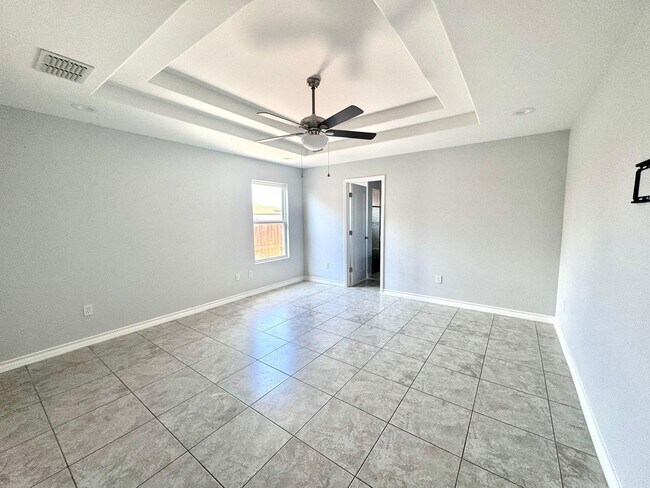 Building Photo - 515 Graneros Ave
