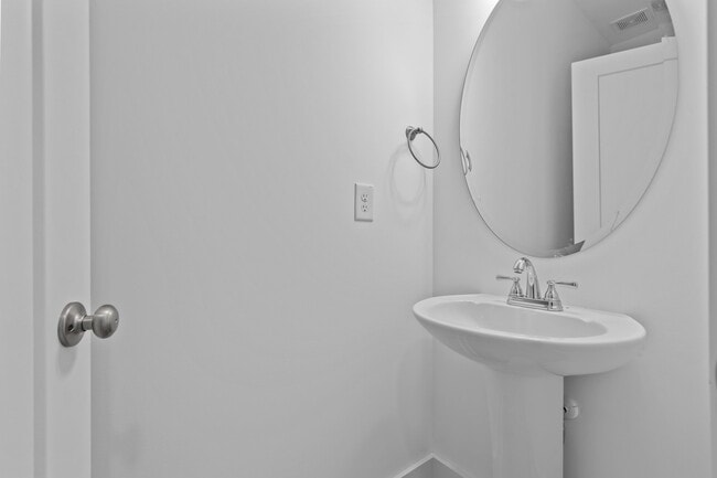 Building Photo - 136 Bourbon St