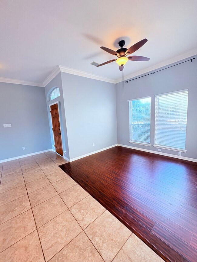 Building Photo - Elegant Two-Story Home in Lakeway