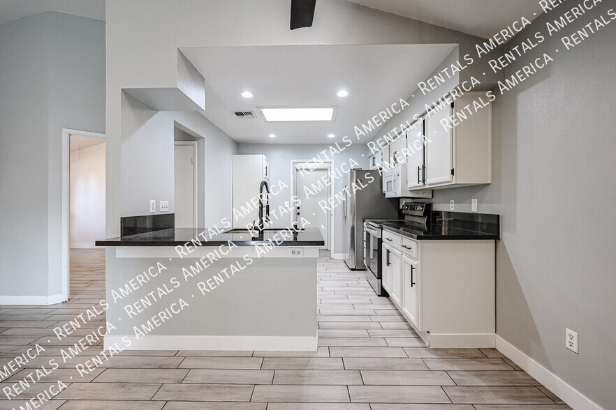 Building Photo - 1631 E Javelina Cir