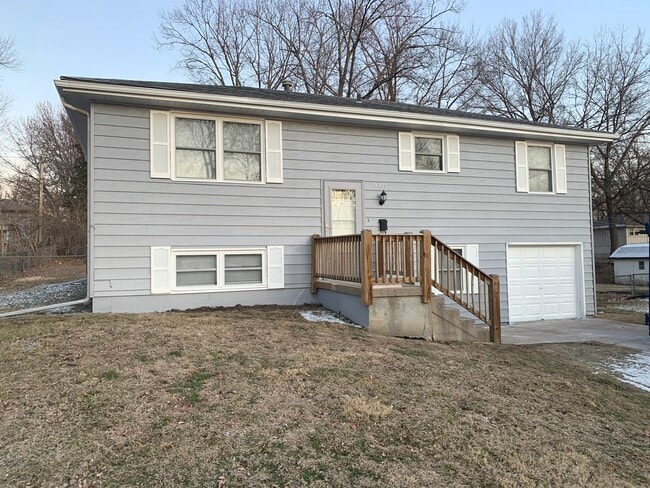 Primary Photo - 9715 Donnelly Ave