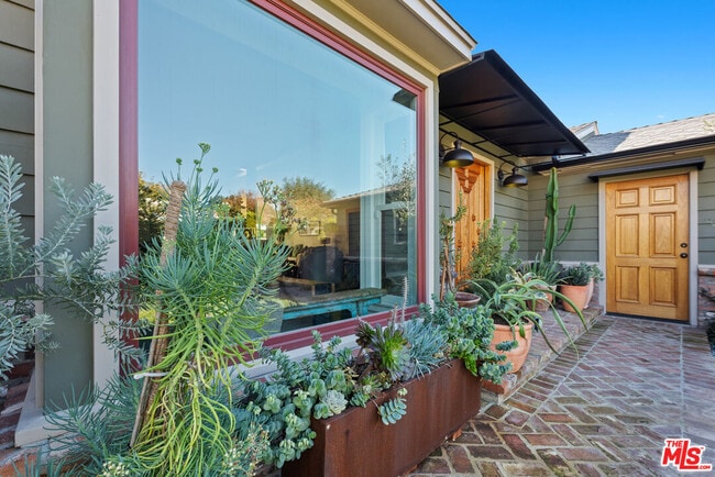 Building Photo - 11314 Homedale St