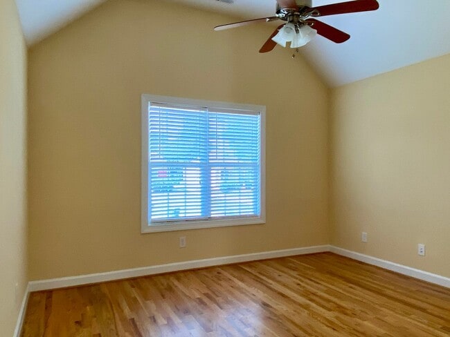 Building Photo - 3921 Lexington Dr