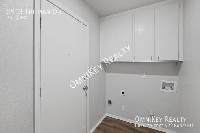 Building Photo - 5913 Truman Dr
