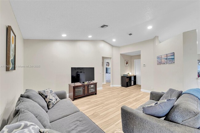 Building Photo - 1552 Zenith Way