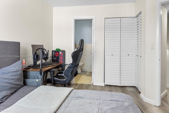 Building Photo - 2 br, 2.5 bath House - 8530 NW 3rd Ln # 411