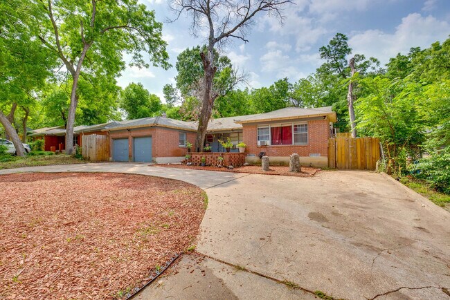Building Photo - 7244 Piedmont Dr