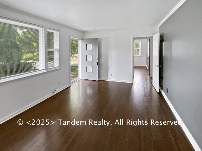 Building Photo - 2300 Cloverdale Rd