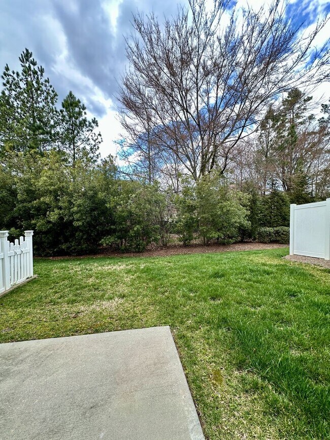 Building Photo - Beautiful, Well Kept, Townhouse in Popular Bridgemill