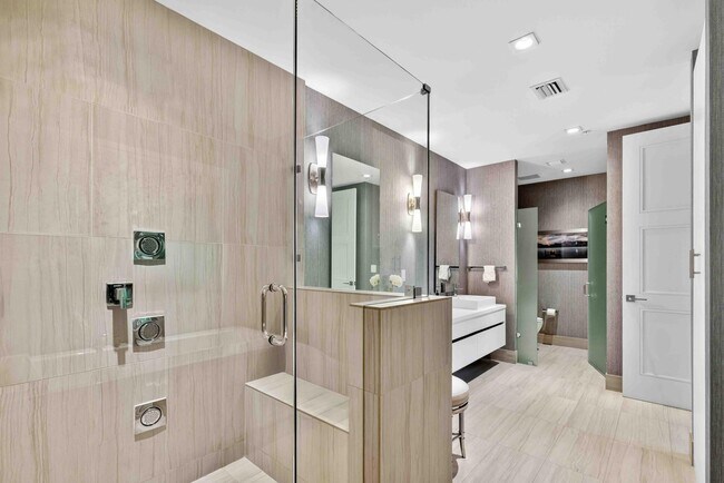 Building Photo - 155 E Boca Raton Rd