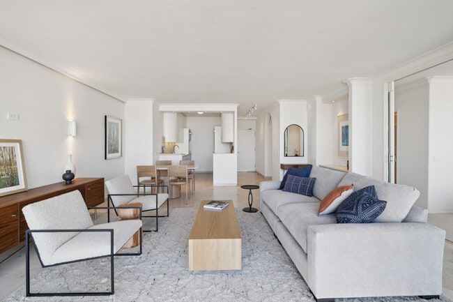 Building Photo - 999 Green St