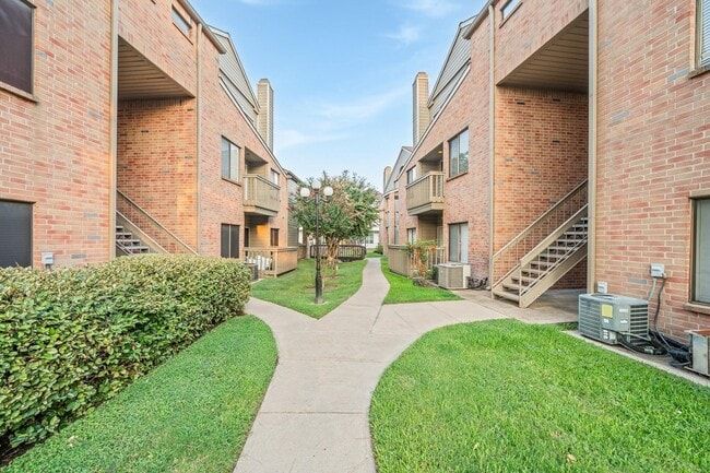 Building Photo - 2023 Gentry St