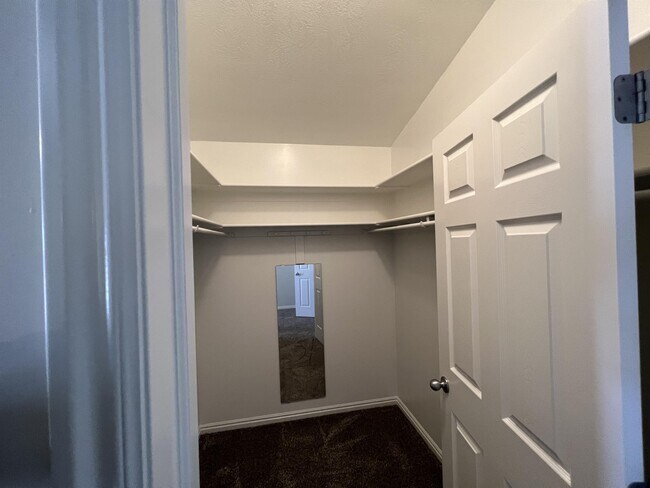 Building Photo - 202 E White Spruce Cv