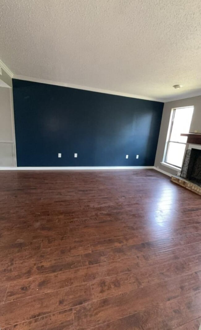 Building Photo - Reservoir living with utilities included for $2200!!