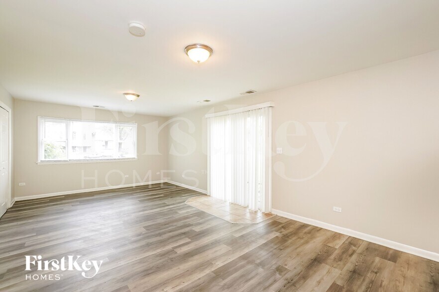 Building Photo - 4200 Arlington Dr