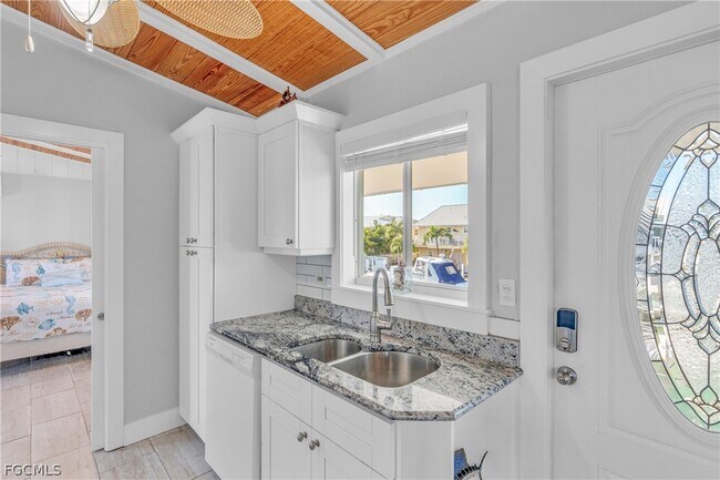 Building Photo - 280 Airport Dr S