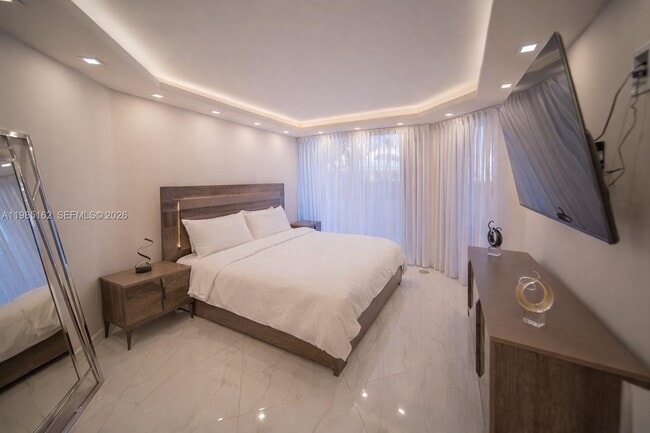 Building Photo - 16445 Collins Ave