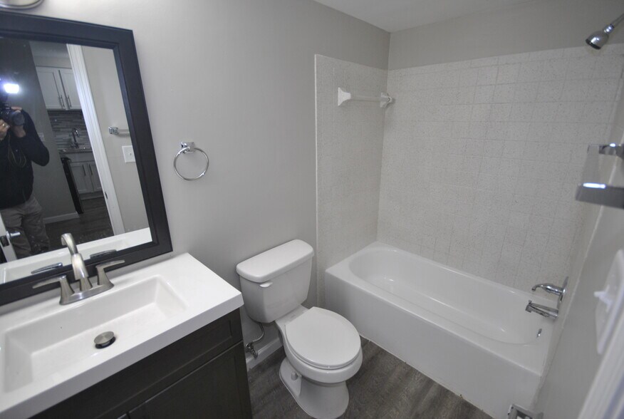 Building Photo - 728 S Main St