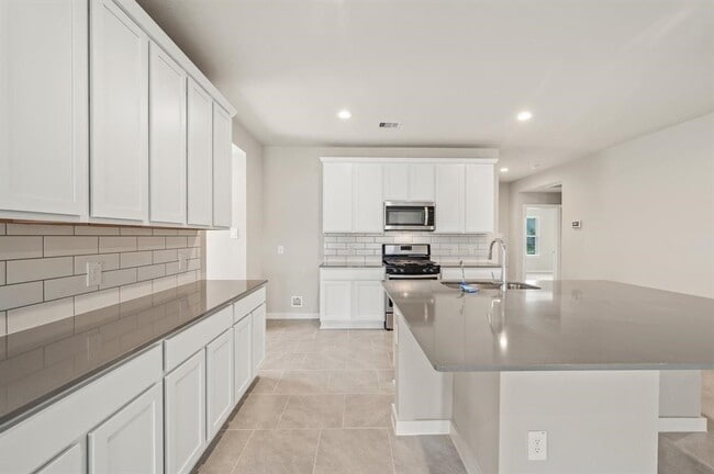 Building Photo - 29422 Pikes Peak Dr