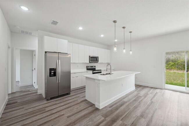 Building Photo - 16904 SW 30th Avenue Rd