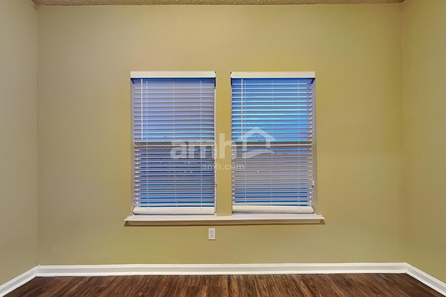 Building Photo - 7093 Rapid River Dr W