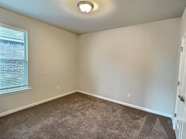 Building Photo - 4667 Teallach Way